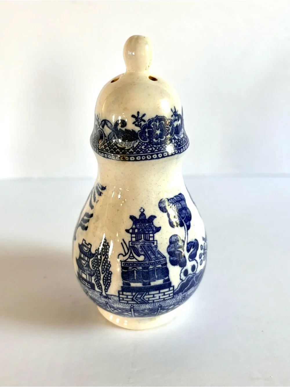 Blue Willow elegant blue